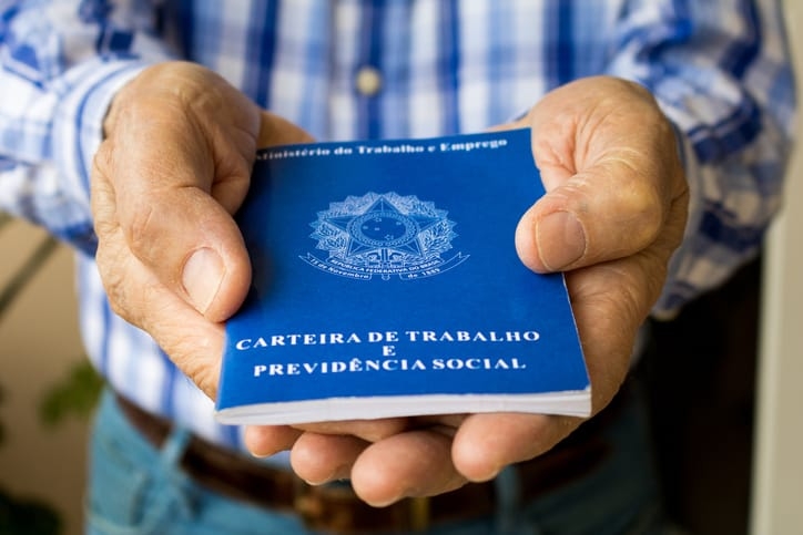 Taxa de desemprego fica em 14,3% no trimestre até outubro, diz IBGE