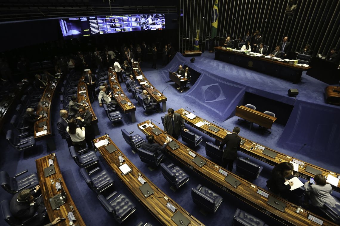 Renovação no Senado exigirá mais de novo presidente do país