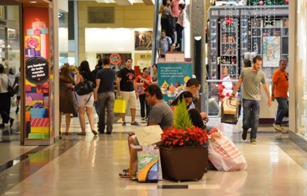 Shoppings iniciam temporada de promoções com descontos de até 70%
