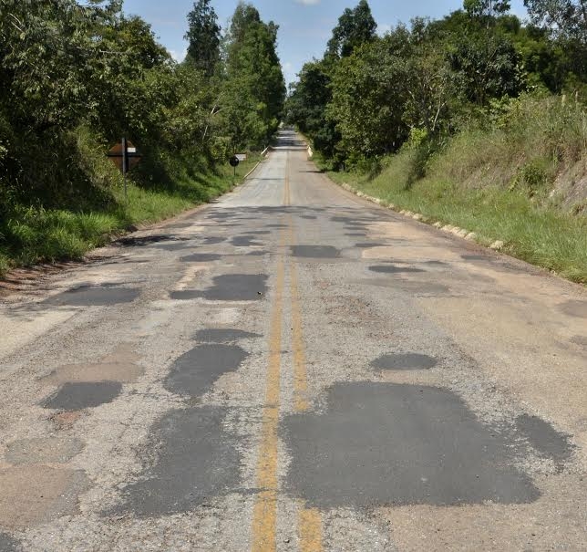 Governo de Goiás prossegue obras de recuperação de rodovias