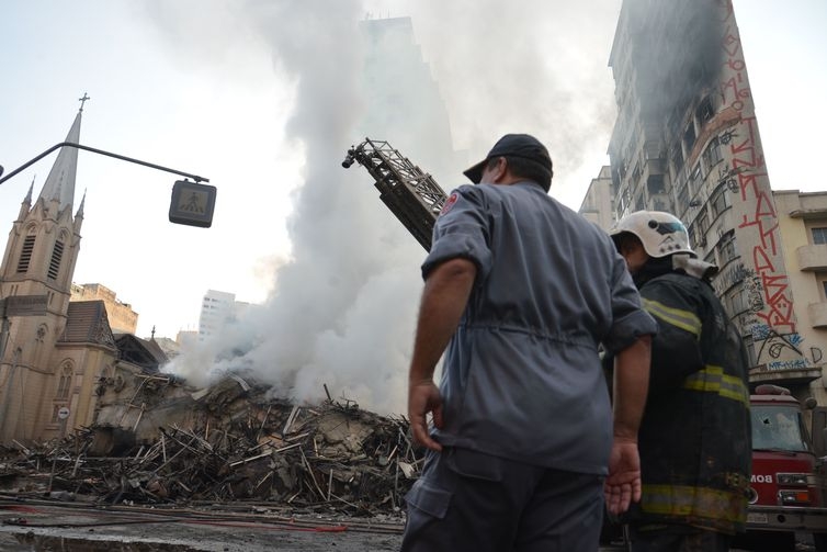 Corpo de vítima de incêndio em SP é liberado para sepultamento