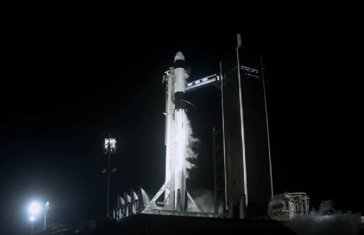 Nasa e SpaceX enviam quatro astronautas à Estação Espacial - Vídeo
