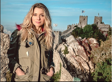 Letícia Spiller posta foto nua no Instagram