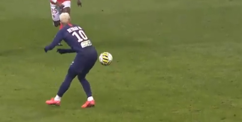 Vídeo de passe de Neymar com o bumbum viraliza na rede