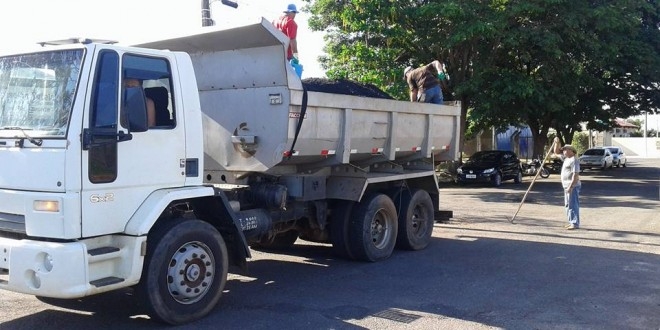 Prefeitura realiza mutirão tapa buracos em Rio Quente
