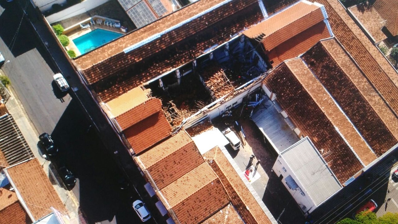 Teto de escola desaba e 17 ficam feridos em Agudos, interior de São Paulo