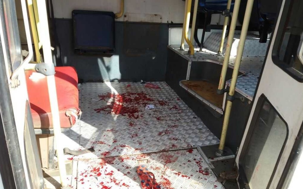Dupla assalta ônibus e atira nas mãos de passageira na BR-040