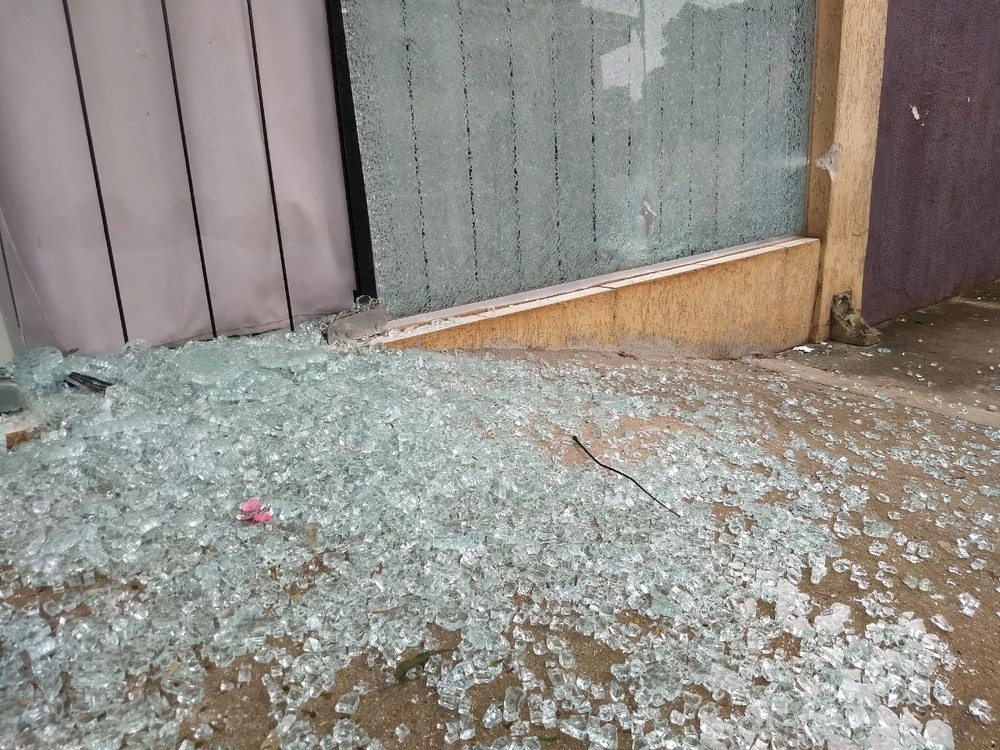 Homem aponta arma de brinquedo contra policiais e é morto