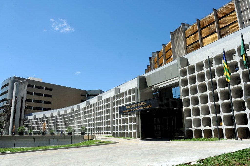Justiça mantém suspensão de decreto que reabria Shoppins e galerias em Goiânia