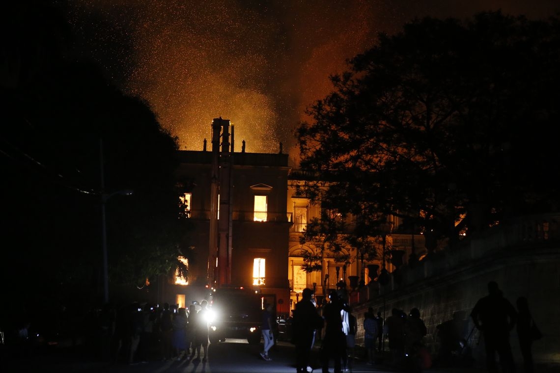 Incêndio atinge Museu Nacional do Rio de Janeiro