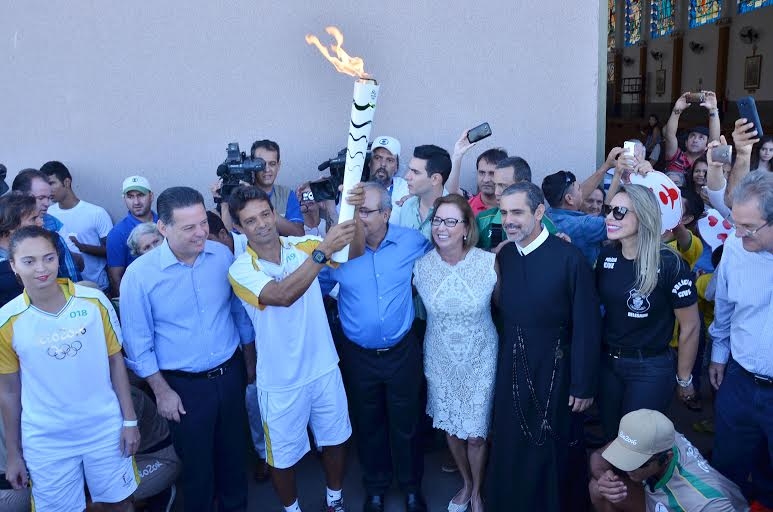 Marconi se emociona ao participar do  evento da tocha olímpica em Trindade