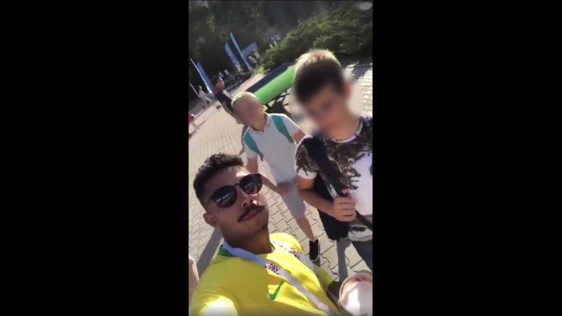 Brasileiro faz criança repetir piadas homofóbicas e ofensivas na Rússia