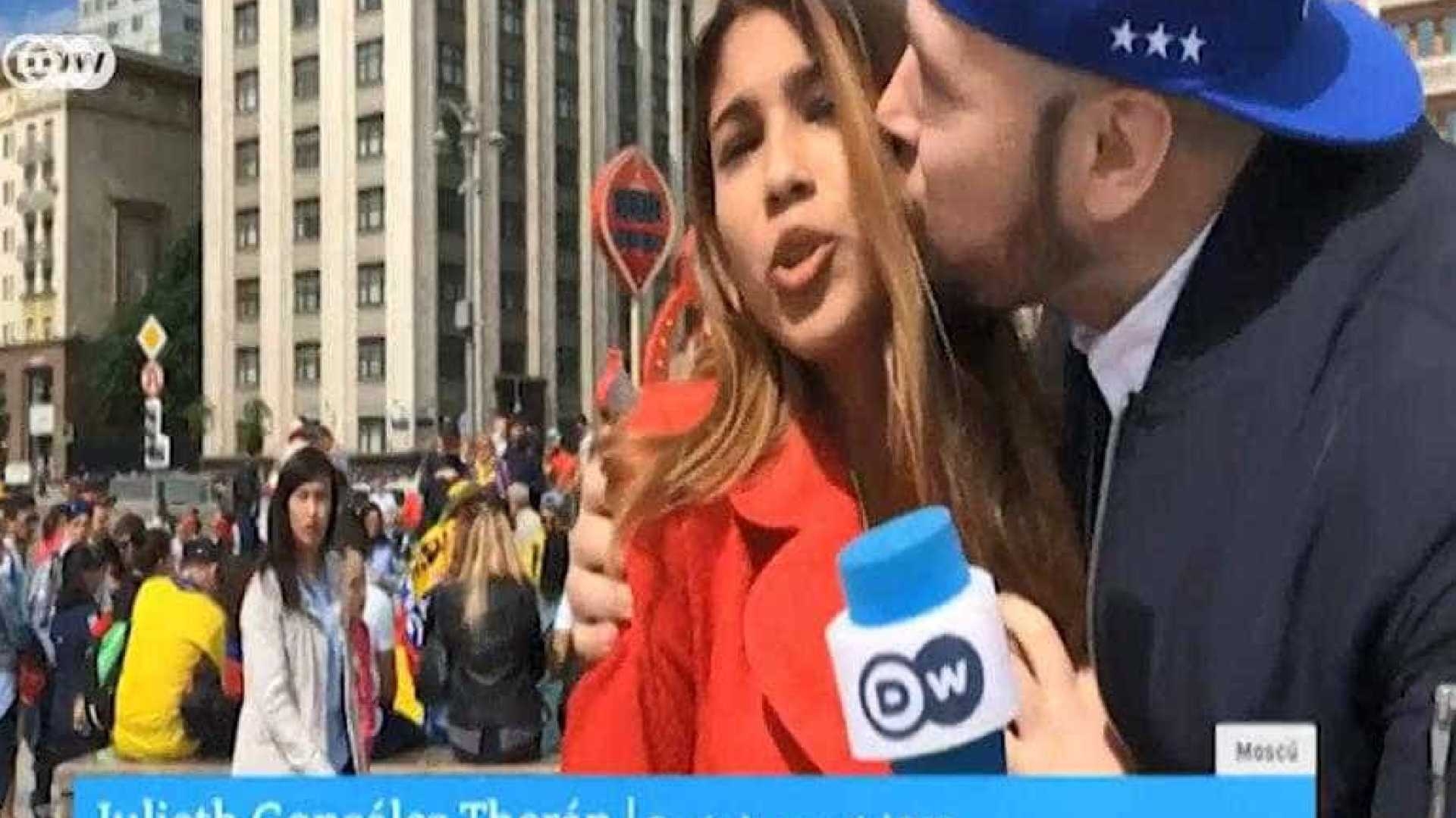 Repórter é assediada durante transmissão ao vivo na Rússia