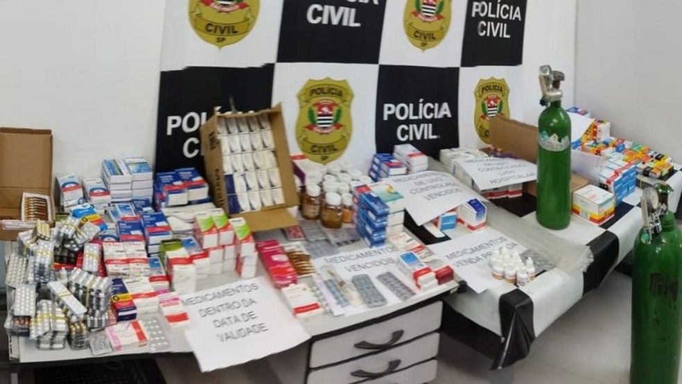 Polícia fecha farmácia que oferecia tratamento falso para a Covid-19, em SP