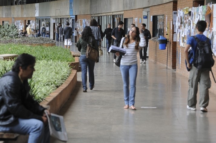 MEC revoga suspensão de vestibulares
