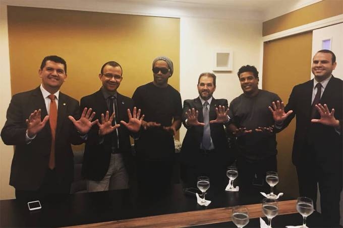 Ronaldinho Gaúcho se filia ao PRB e deve ser candidato em 2018 pelo DF