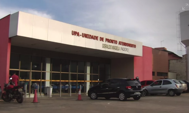 Criança coloca mola de ferro em soquete de lâmpada e morre eletrocutada