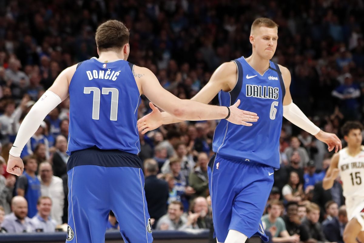 Anthony Davis volta após 30 jogos, mas Lakers perdem dos Mavericks pela NBA