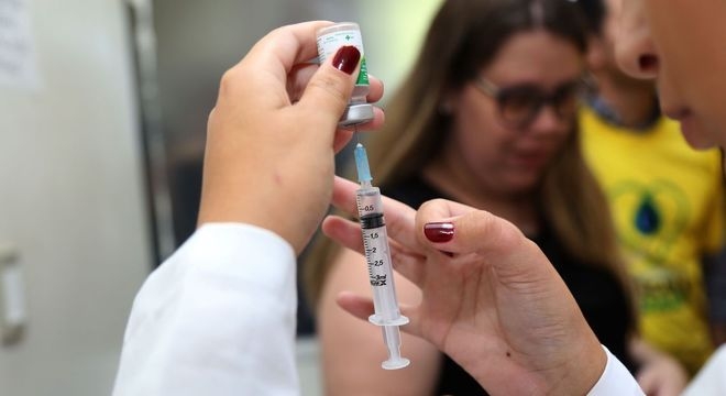 Médico esclarece dúvidas sobre a vacina no combate à pandemia do Covid-19