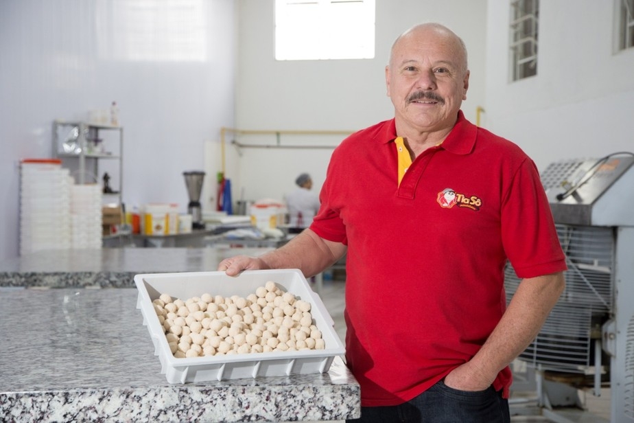 Aos 56 anos homem vira empresário e monta franquia que já tem 32 lojas