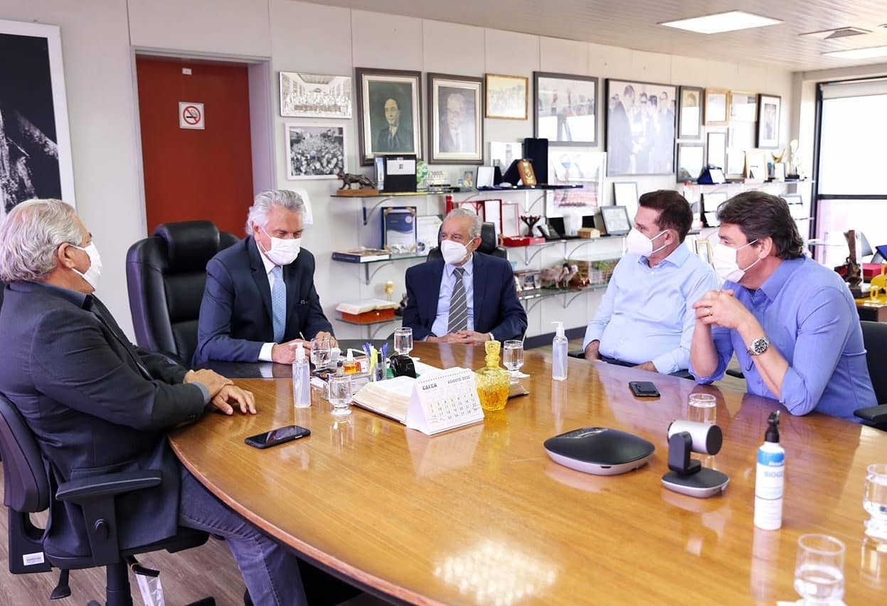 Caiado leva Vanderlan e Wilder no Paço para encontro com Iris