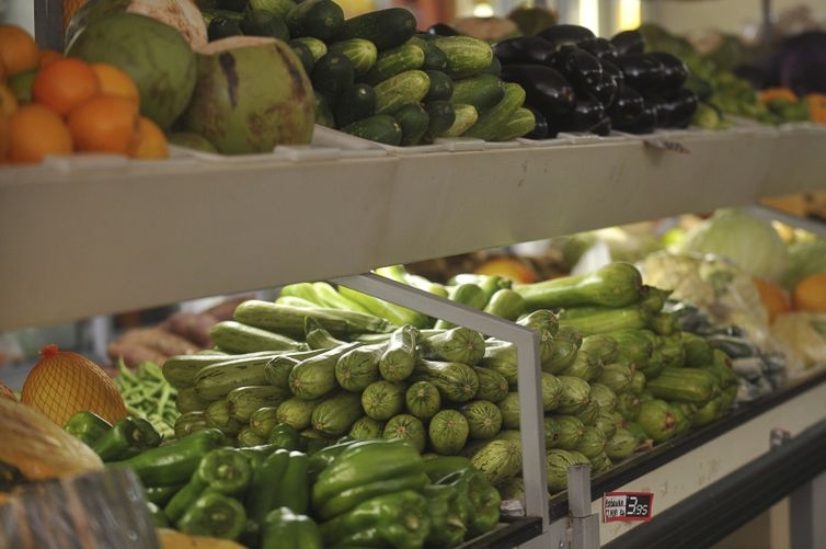 Fim do período chuvoso derruba preços de hortifruti na Ceasa Goiás