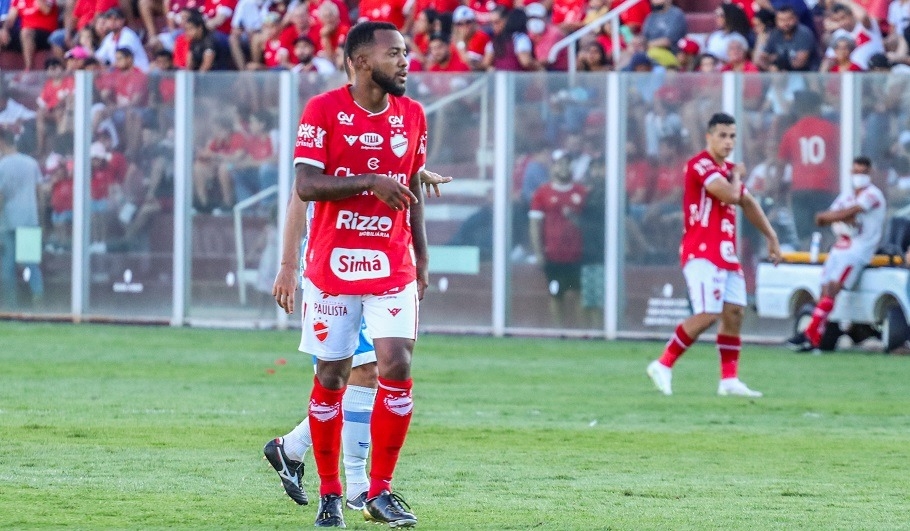 Victor Andrade comemora primeira vitória na Série B e vê o Vila no caminho certo da classificação diante do Fluminense