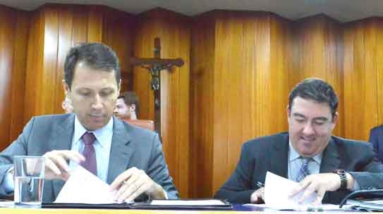 Vitti firma convênio com Câmaras Municipais