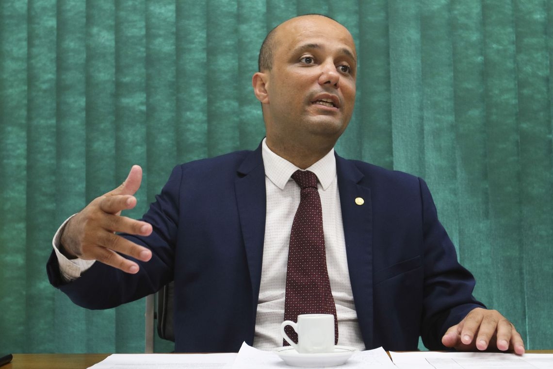 Deputado federal Vitor Hugo presta contas de um ano de mandato nesta quinta 19/12