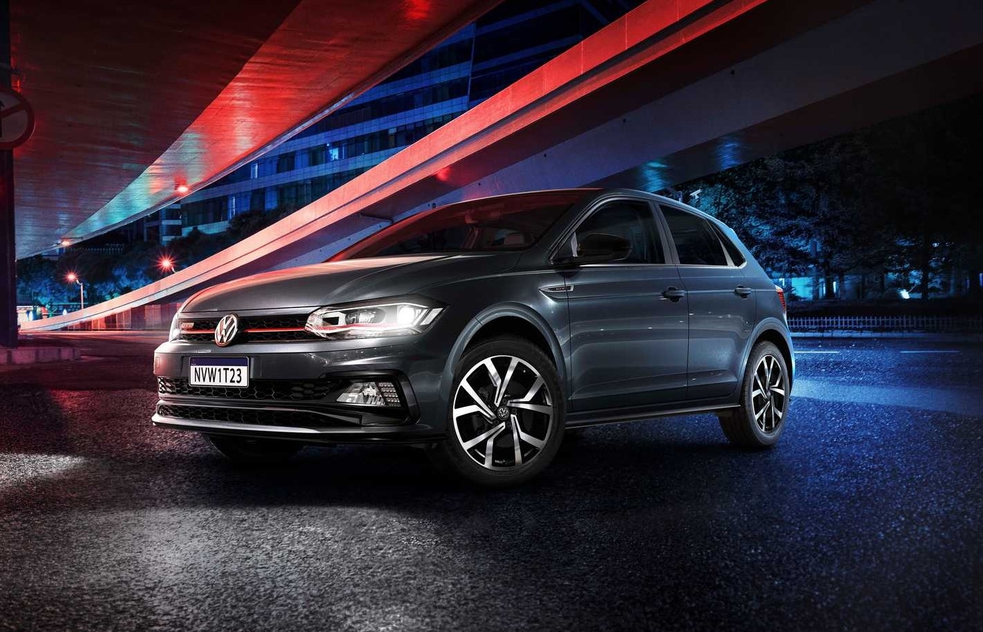 Volkswagen Polo e Virtus ficam mais equipados na linha 2021