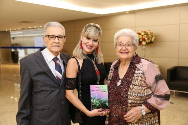 Juiz aposentado Weimar Muniz de Oliveira lança as obras "Imanência e Transcendência & Maiêutica Quântica"
