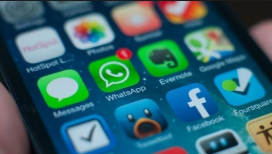 Participação de grupo em WhatsApp não dá motivo a demissão