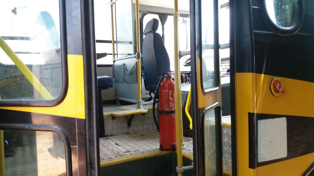 Menino de 4 anos morre depois de cair de ônibus escolar