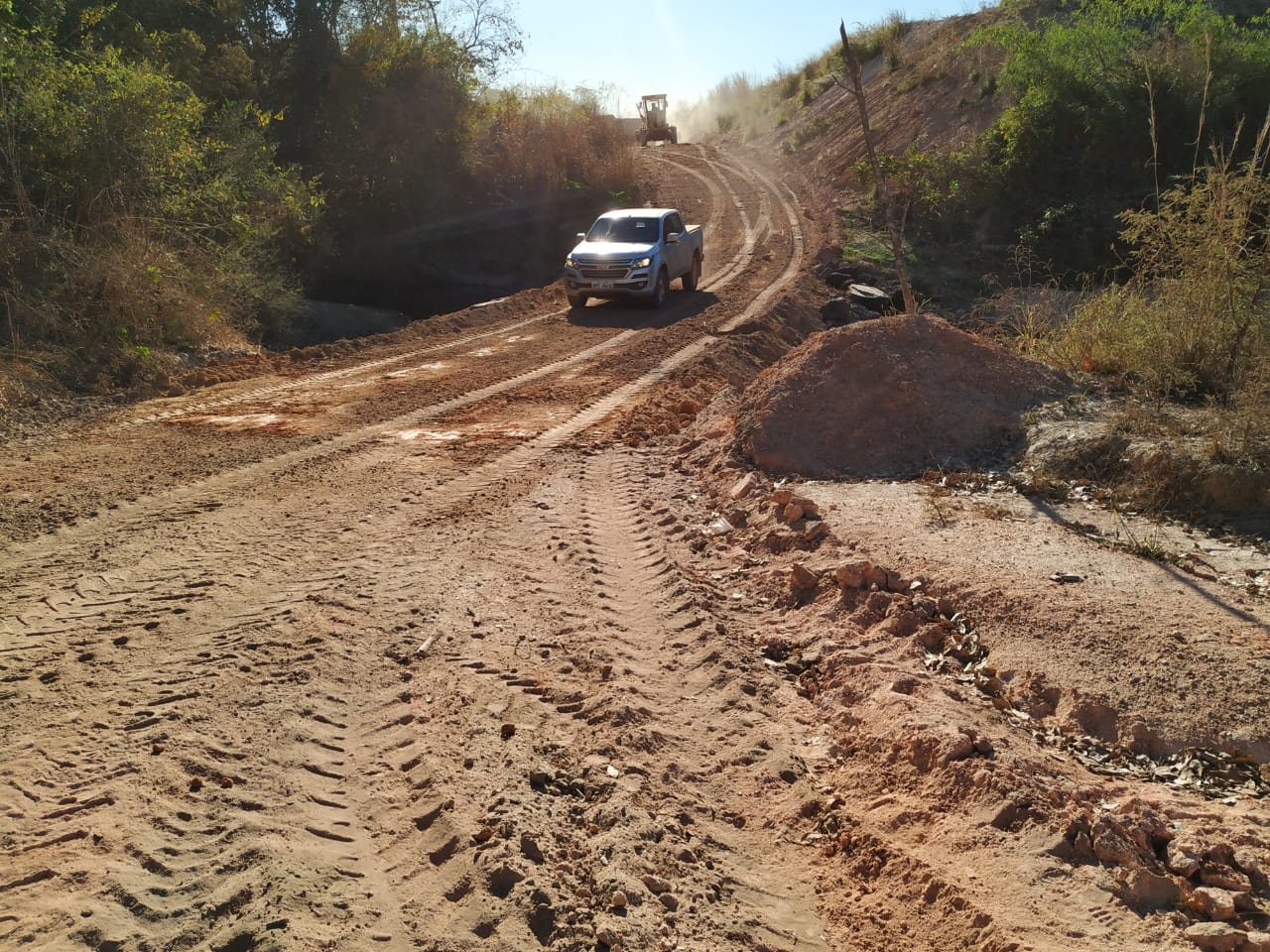 Aterro na GO-334 retoma trafegabilidade sobre o Rio Tesoura