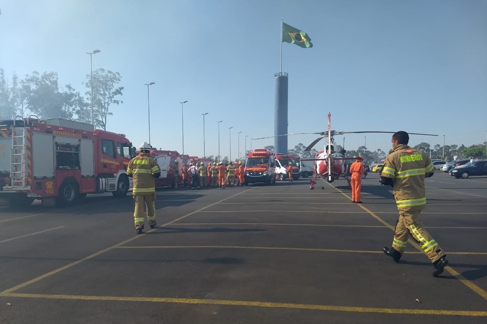 Bombeira é eletrocutada durante combate a incêndio
