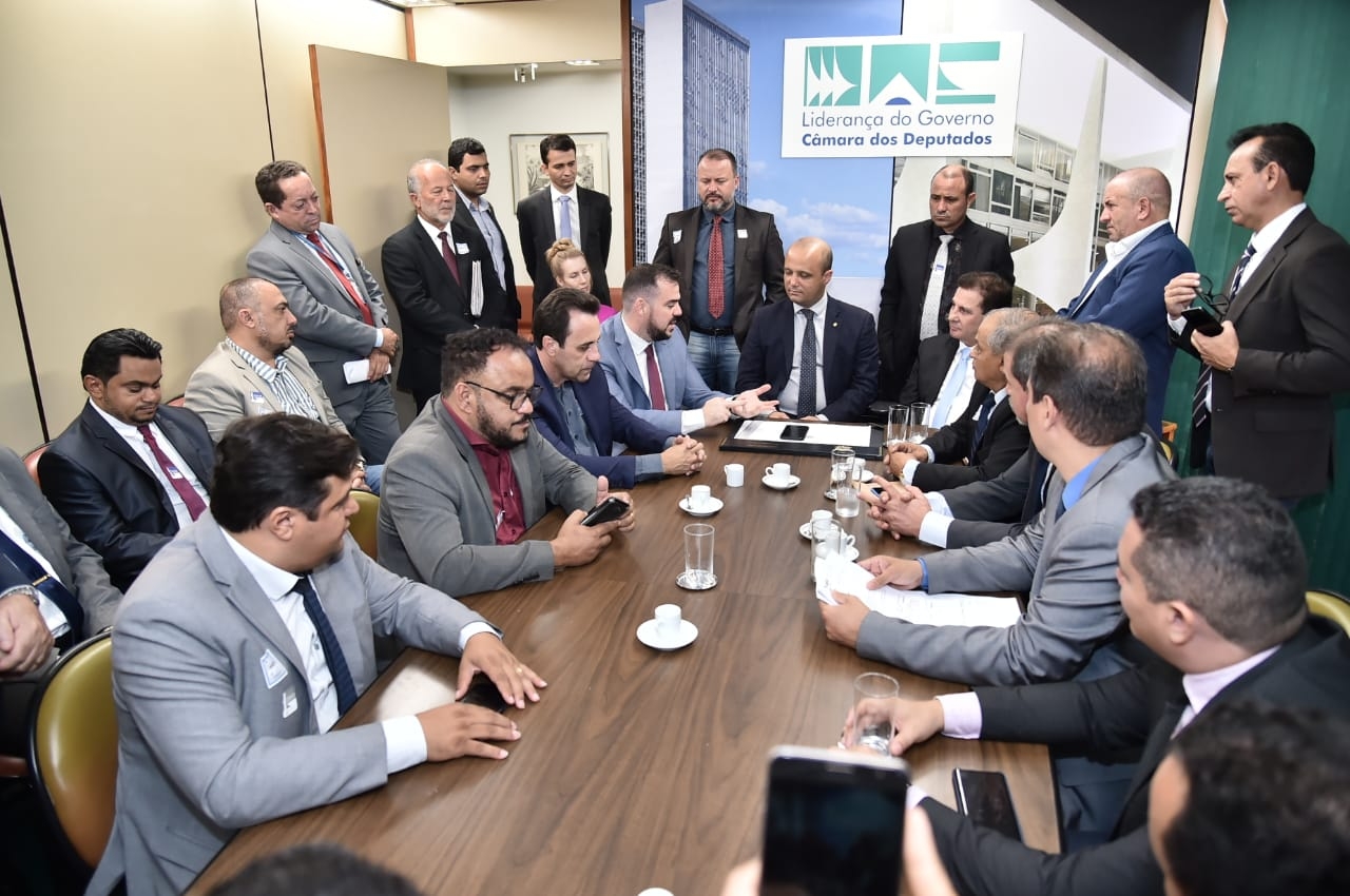 No segundo dia em Brasília, Gustavo e vereadores agilizam liberação de obras de Cmeis