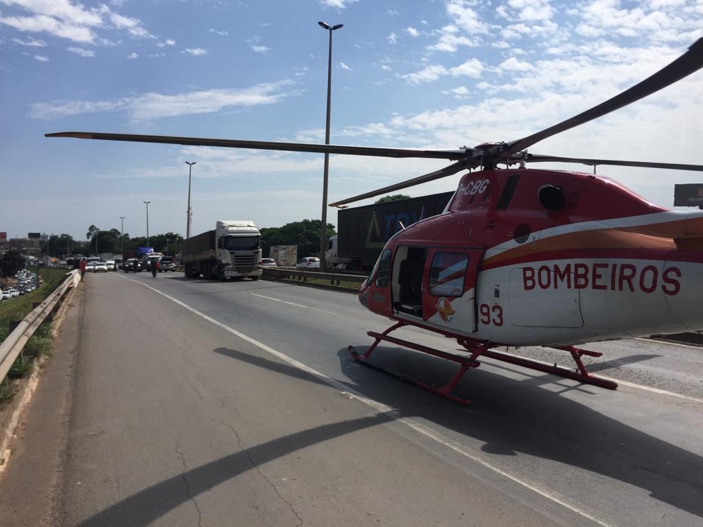Acidente envolvendo caminhão e carro, na BR-153