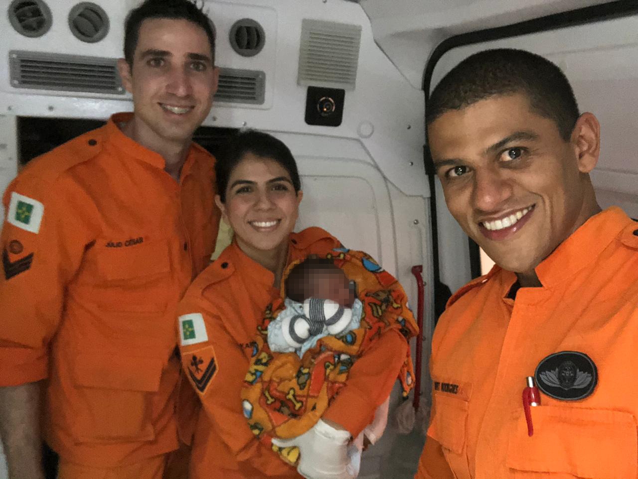 Recém-nascida é encontrada dentro de saco plástico