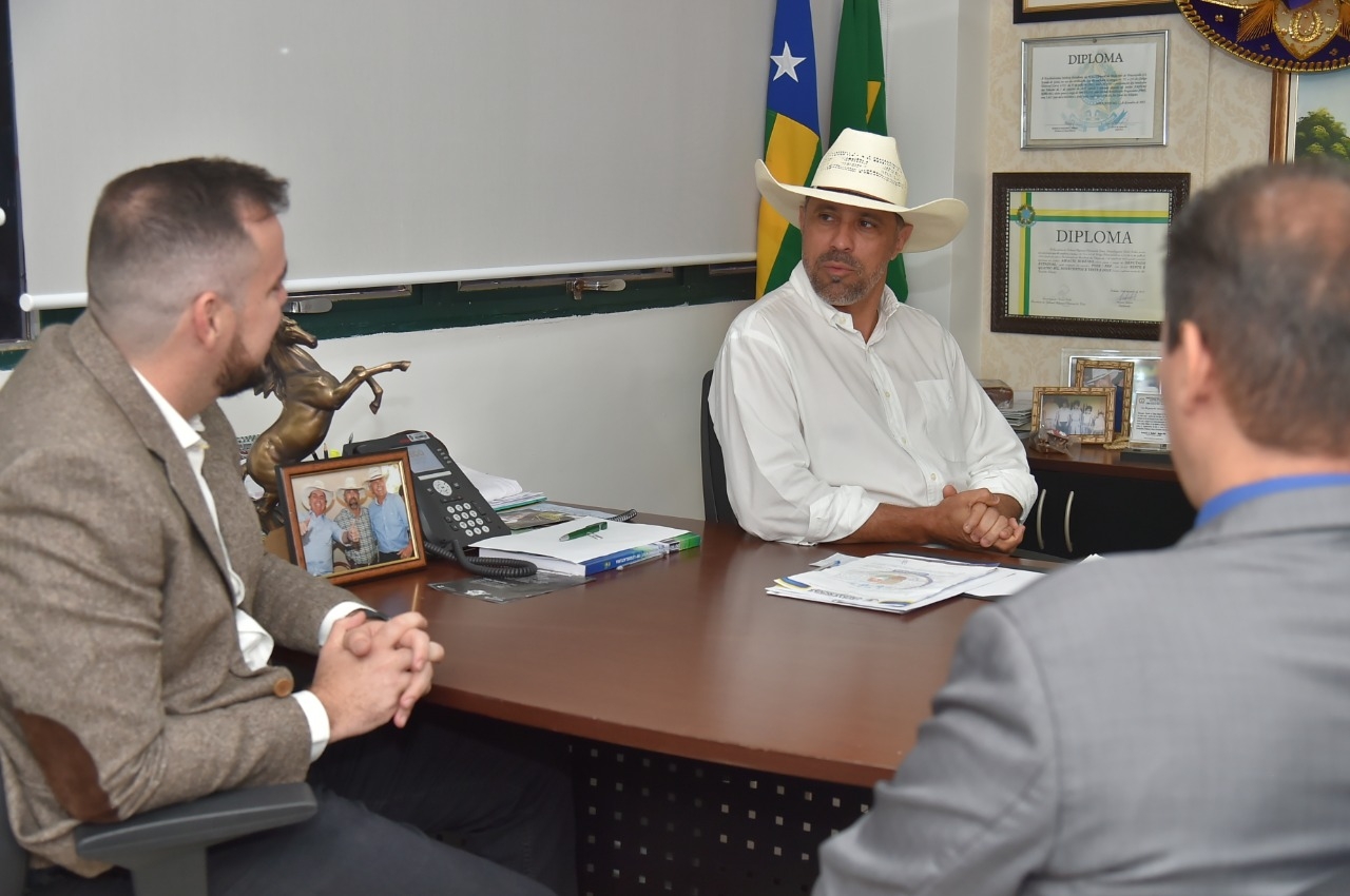 Gustavo Mendanha busca emendas impositivas para Aparecida junto à deputados estaduais