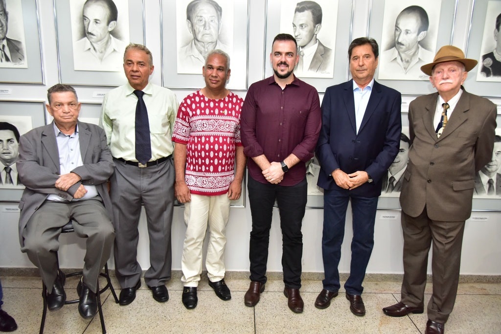 Gustavo inaugura galeria em homenagem aos ex-prefeitos de Aparecida