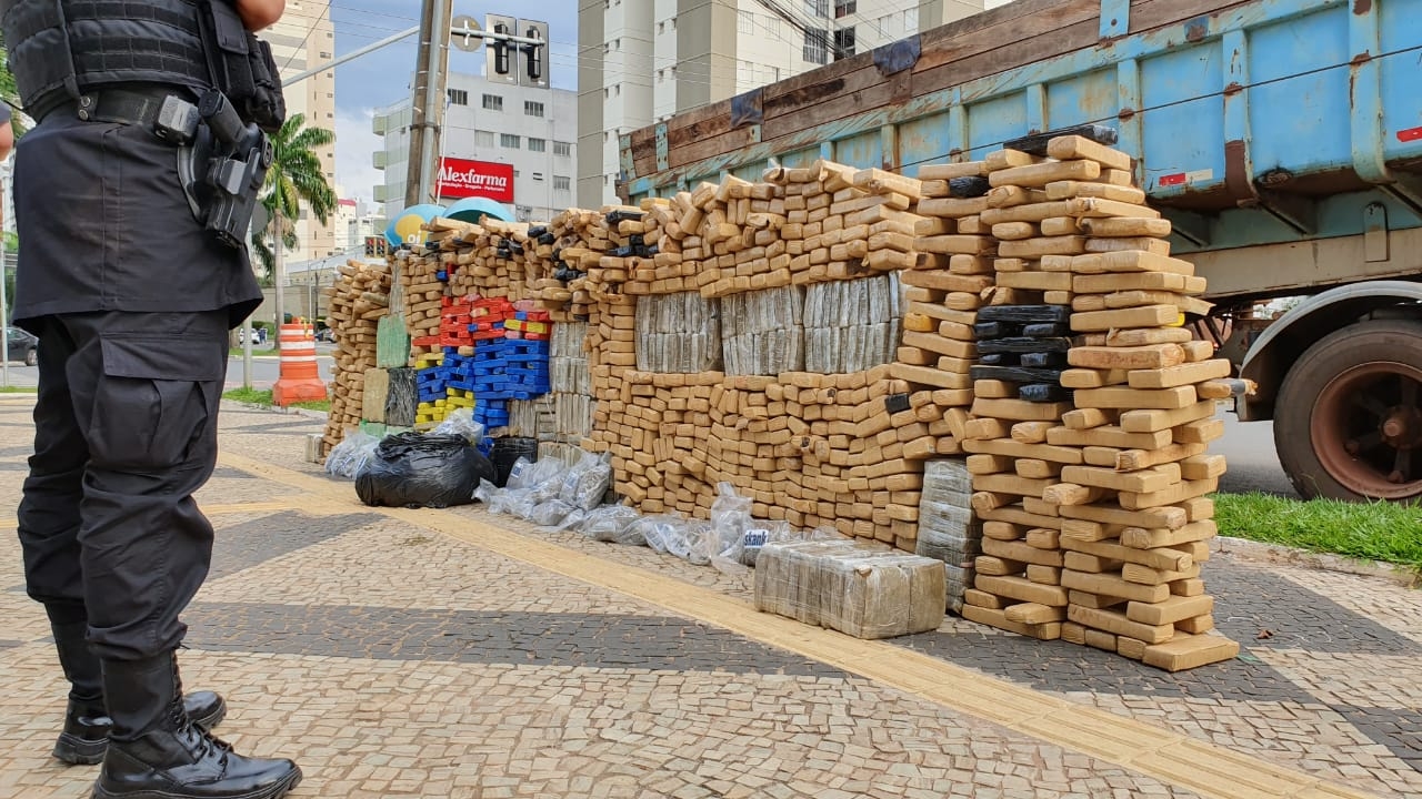 Duas toneladas de maconha são apreendidas