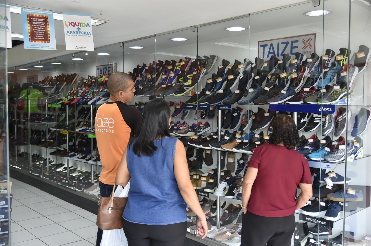 Prefeitura de Aparecida vai quitar 3 folhas em um mês, injetando 100 milhões na economia