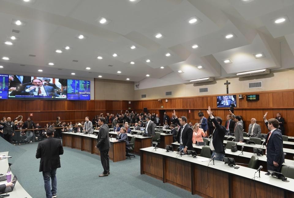 Assembleia aprova em primeira votação Estatutos do Servidor e do Magistério, PPA e Lei Orçamentária