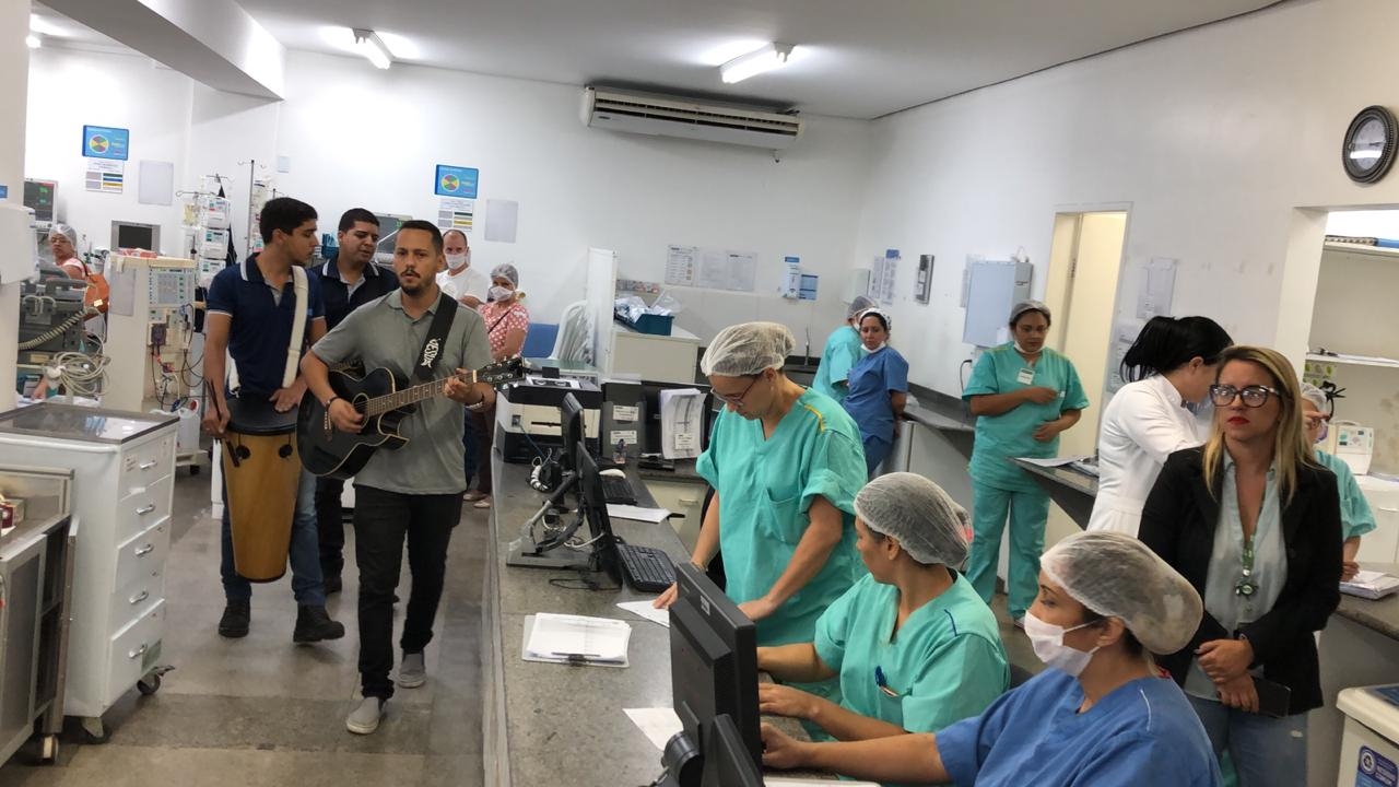 Hugo realiza mais uma edição do Música no Hospital
