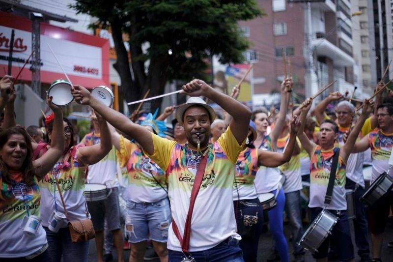 Folia também gera oportunidades de renda em Goiânia