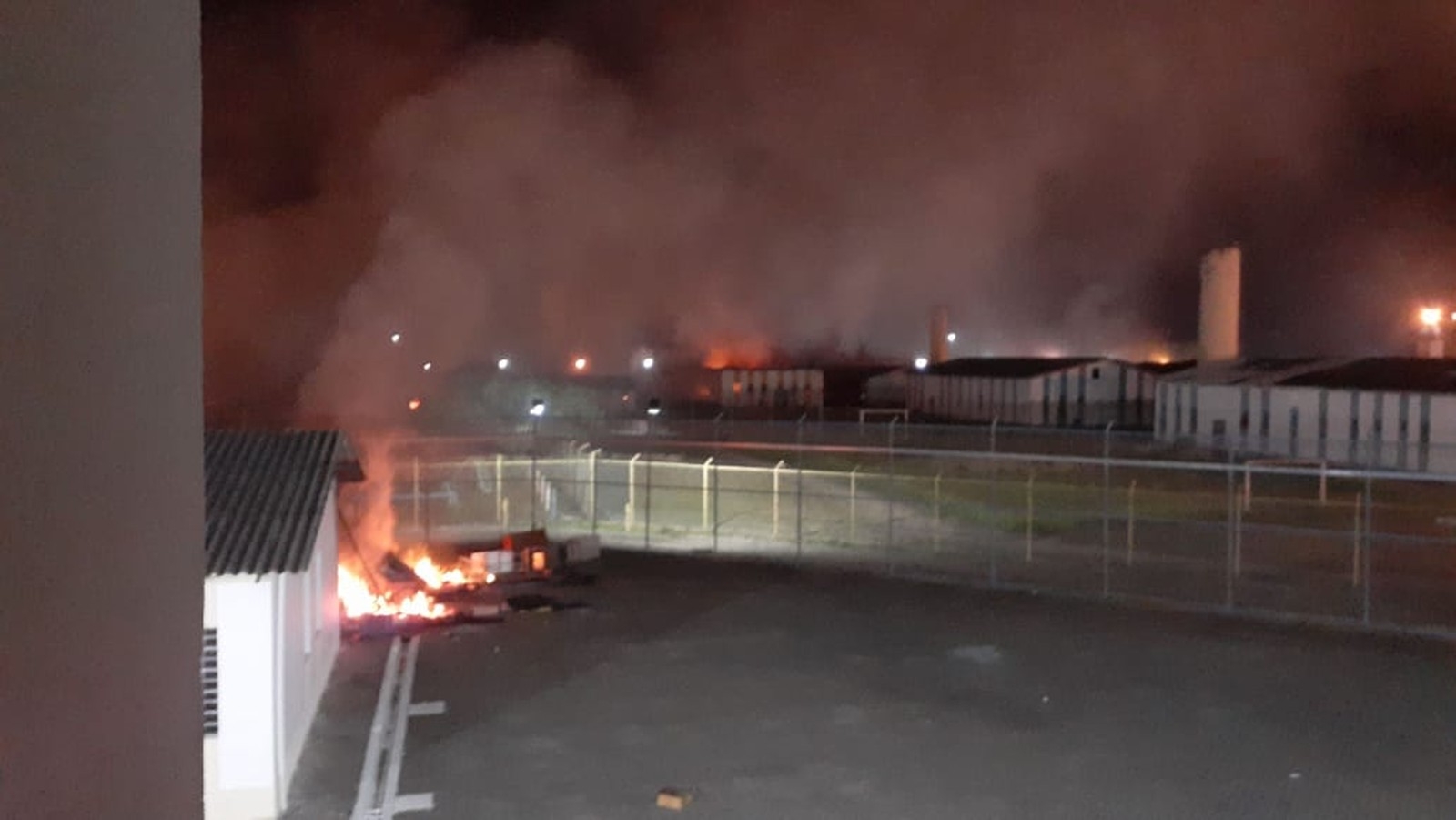 Presídios de São Paulo têm fugas e rebeliões
