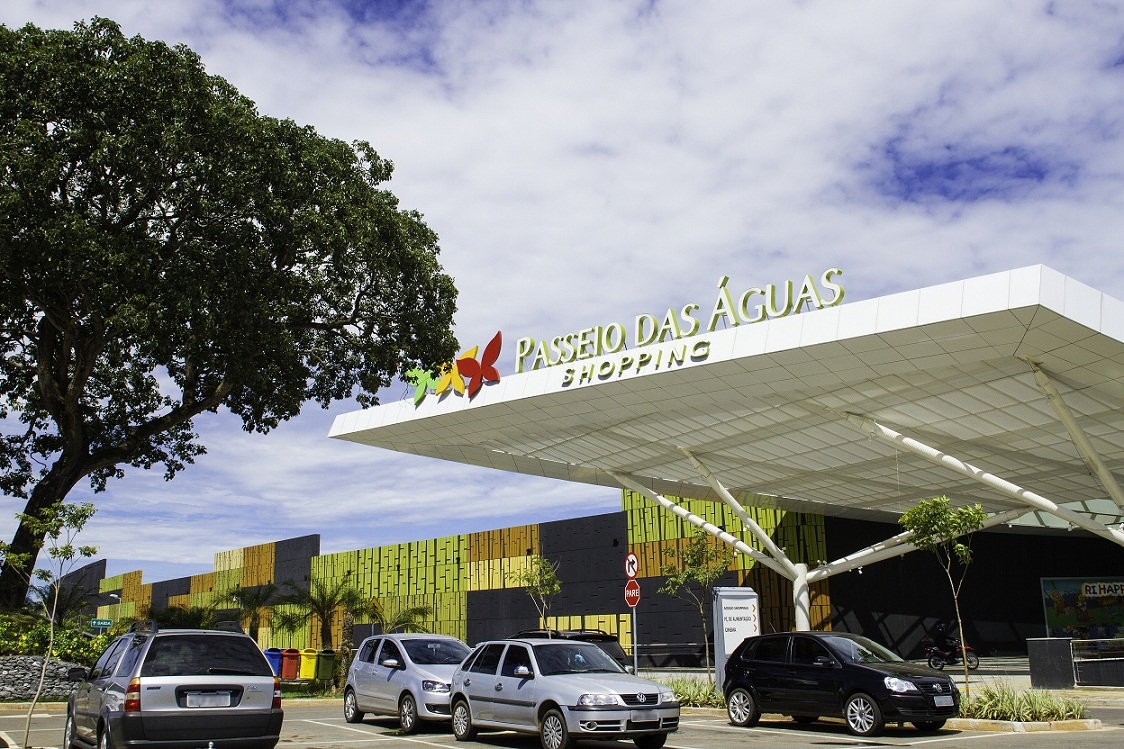 Passeio das Águas Shopping e a dupla Jorge e Mateus doam máscaras a hospital de Goiânia para apoio no combate ao coronavírus