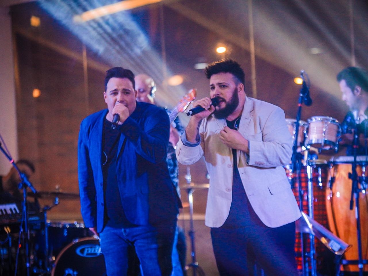 Gustavo Moura e Rafael gravarão DVD Casa da Luz Vermelha 2  em live show