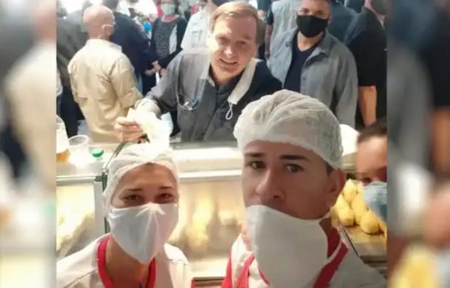 Bolsonaro causa aglomerações em parada na BR-060
