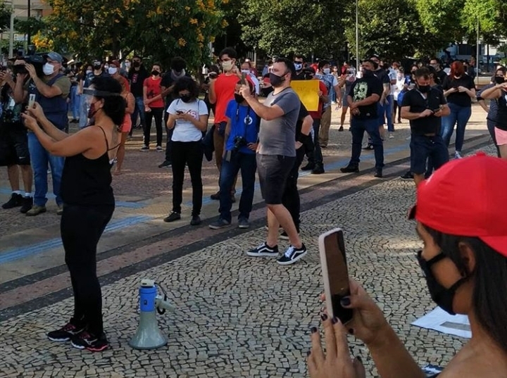 Manifestações ocorrem de forma pacífica pelo país